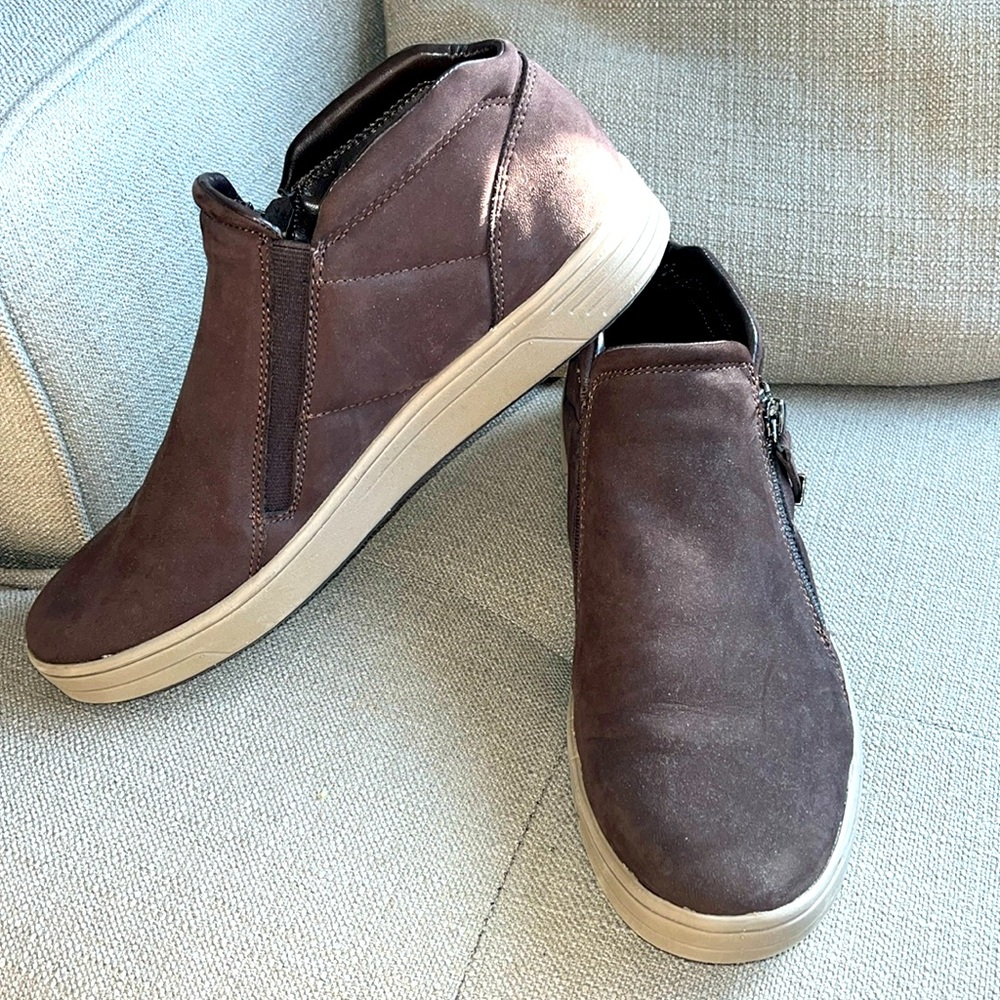 Easy Spirit Hi-Top Suede Gym Shoe/Boot